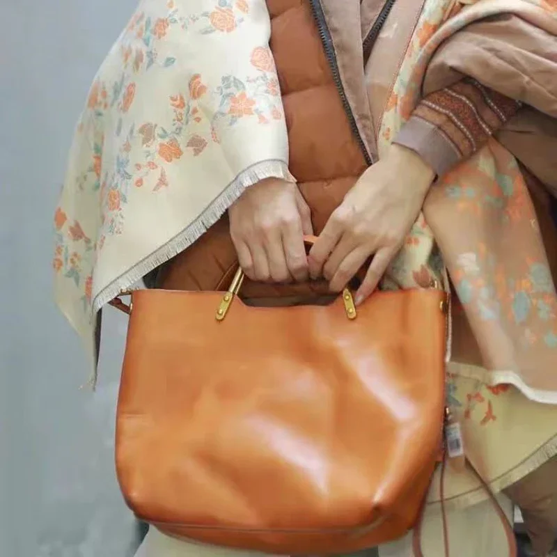 女性のためのソフトレザートートバッグメタルハンドルハンドバッ - Structured Handbag Top Handle のレビューと価格